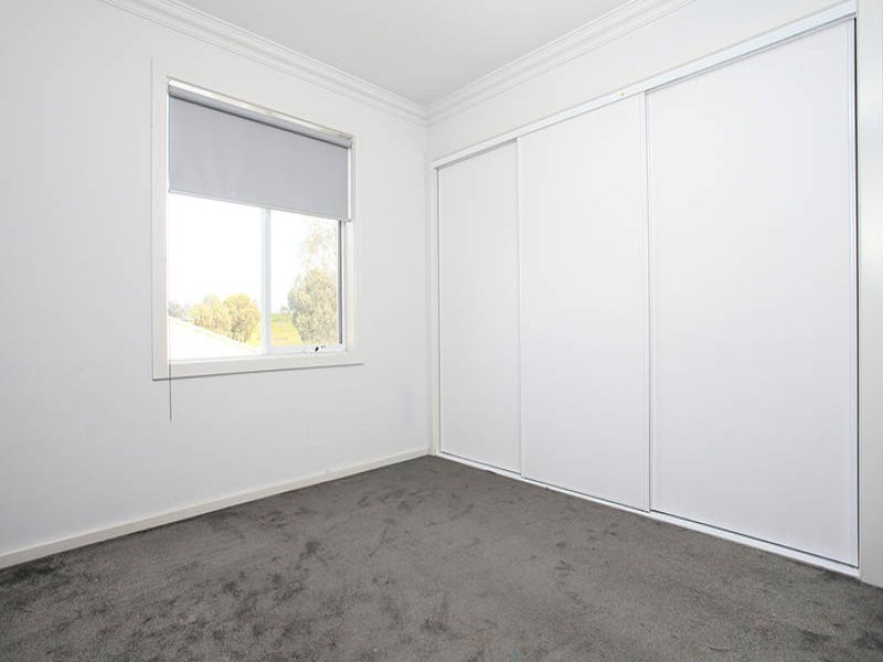 8 Portland Place, Roxburgh Park VIC 3064