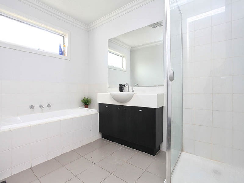 8 Portland Place, Roxburgh Park VIC 3064