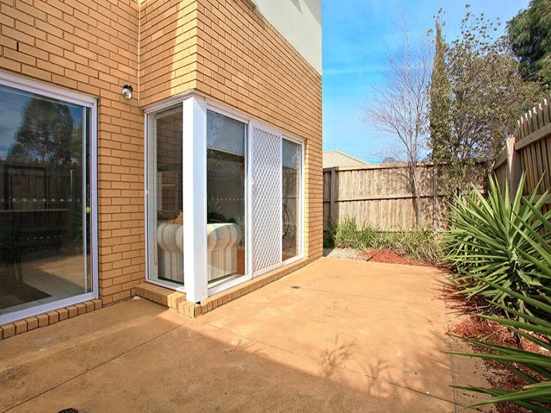 8 Portland Place, Roxburgh Park VIC 3064