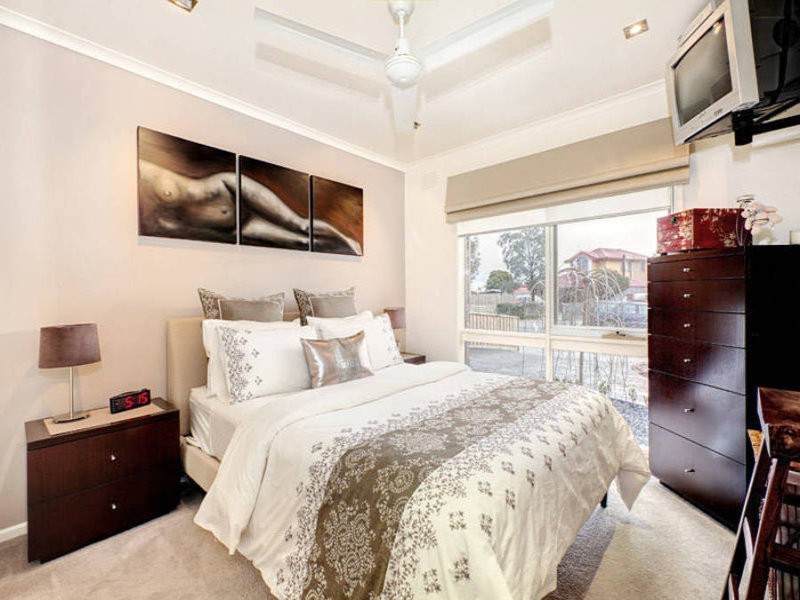 9 Devon Crt, Meadow Heights VIC 3048