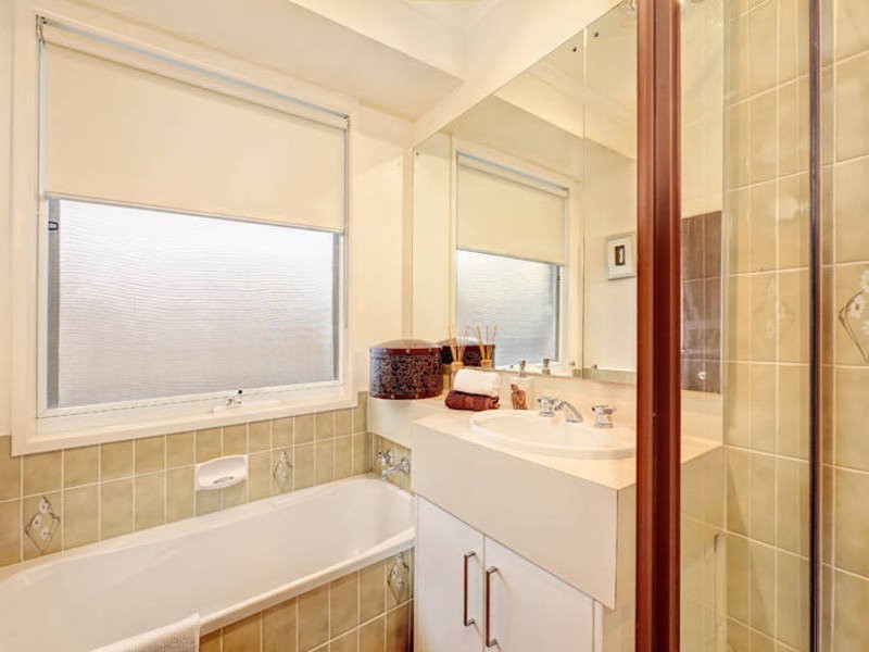 9 Devon Crt, Meadow Heights VIC 3048