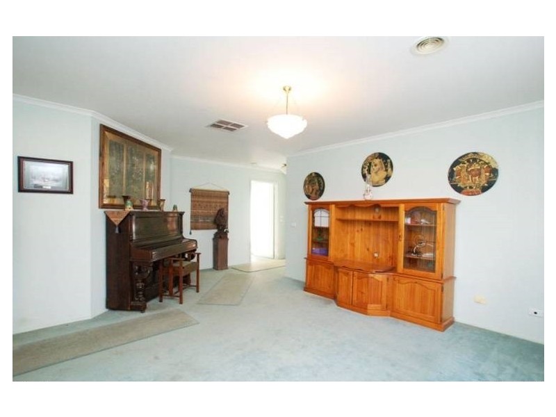 25 McConnell Crescent, Roxburgh Park VIC 3064