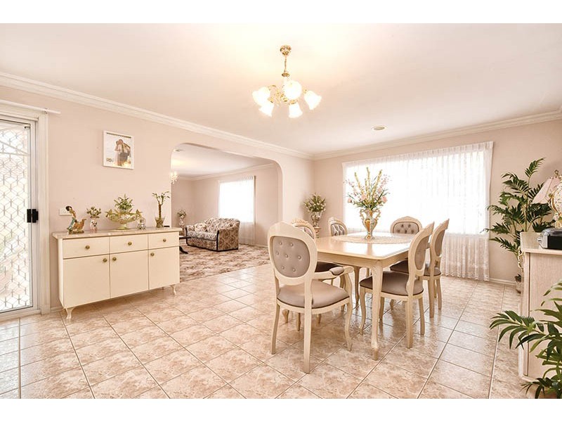 7 Delphinius Crescent, Roxburgh Park VIC 3064