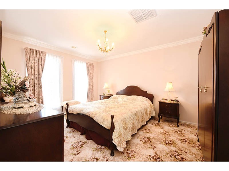 7 Delphinius Crescent, Roxburgh Park VIC 3064