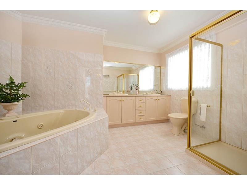 7 Delphinius Crescent, Roxburgh Park VIC 3064