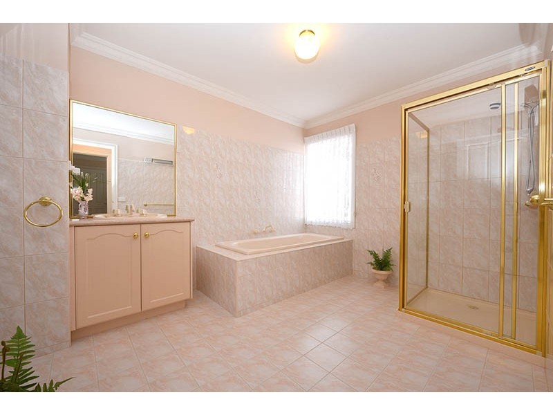 7 Delphinius Crescent, Roxburgh Park VIC 3064