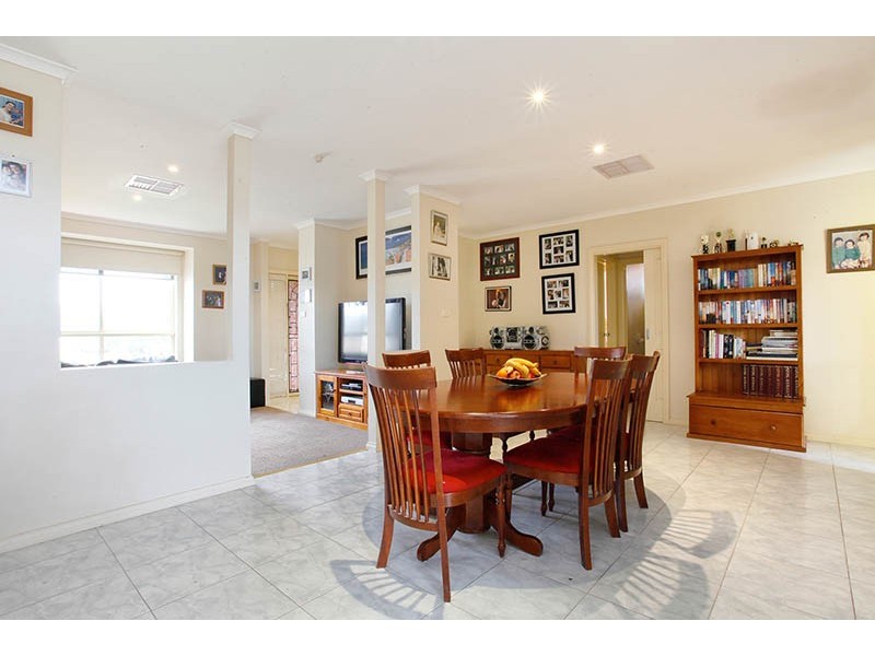 9 Armstrong Court, Roxburgh Park VIC 3064