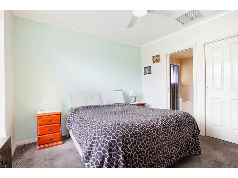 9 Armstrong Court, Roxburgh Park VIC 3064