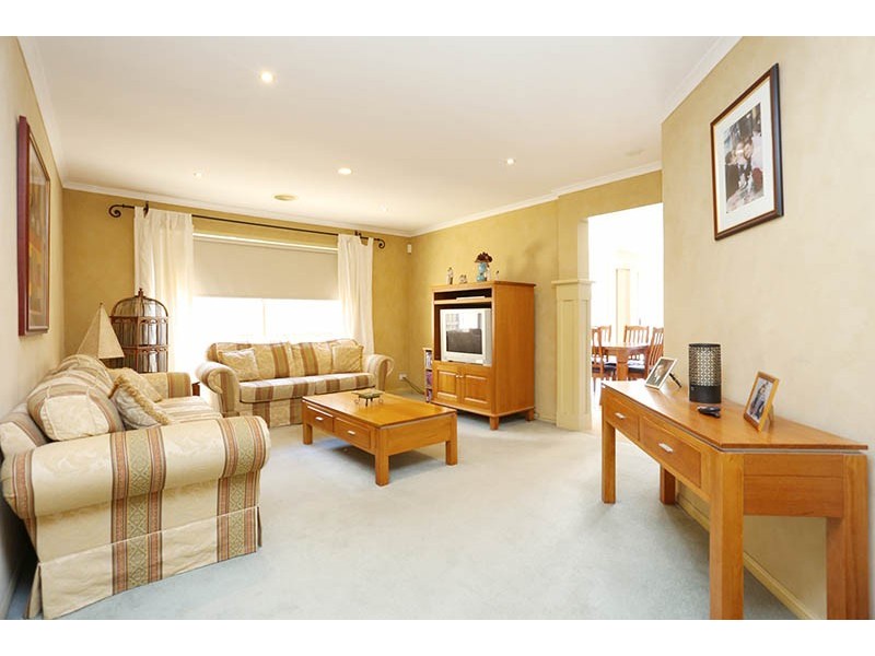 13 Morgan Court, Roxburgh Park VIC 3064