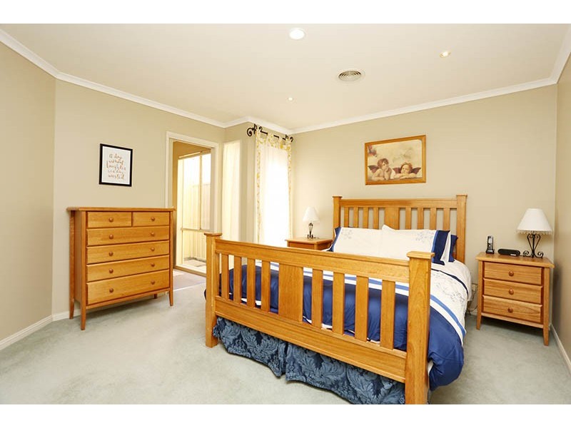 13 Morgan Court, Roxburgh Park VIC 3064