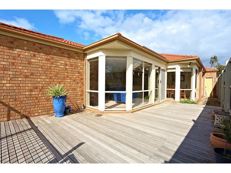 13 Morgan Court, Roxburgh Park VIC 3064