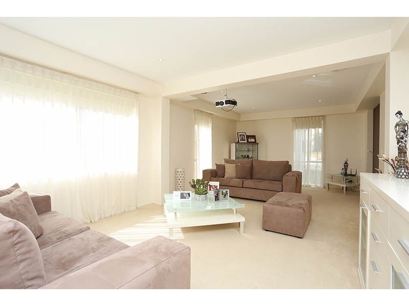 126 Mcpherson Boulevard, Roxburgh Park VIC 3064