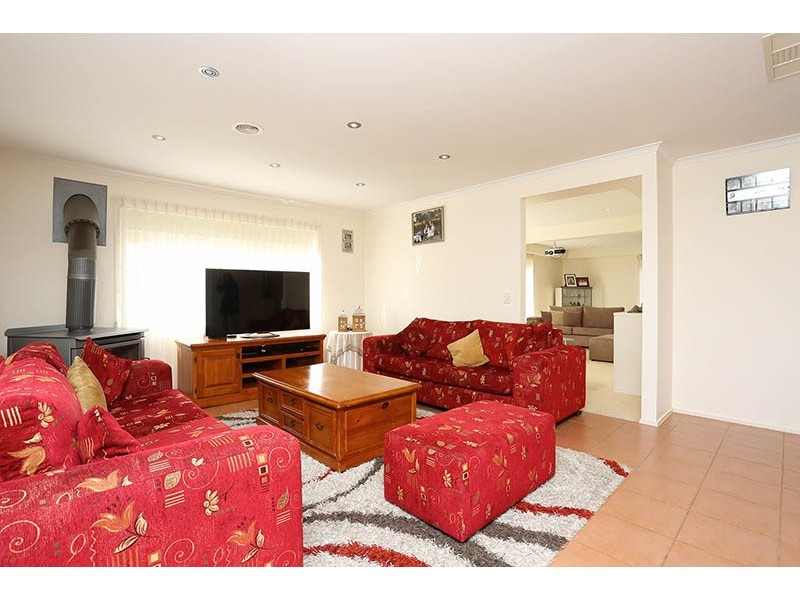 126 Mcpherson Boulevard, Roxburgh Park VIC 3064