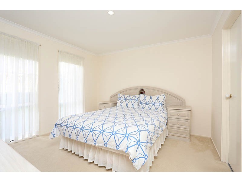 126 Mcpherson Boulevard, Roxburgh Park VIC 3064