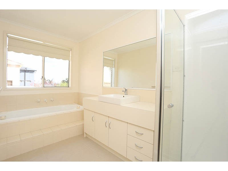 126 Mcpherson Boulevard, Roxburgh Park VIC 3064