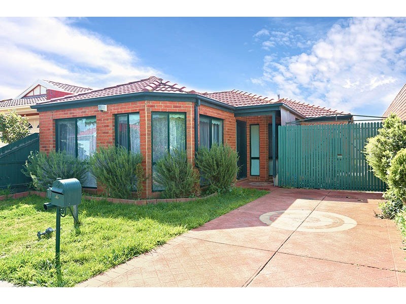 16 Mackellar Drive, Roxburgh Park VIC 3064