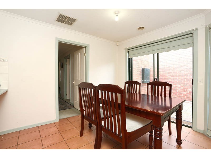 16 Mackellar Drive, Roxburgh Park VIC 3064