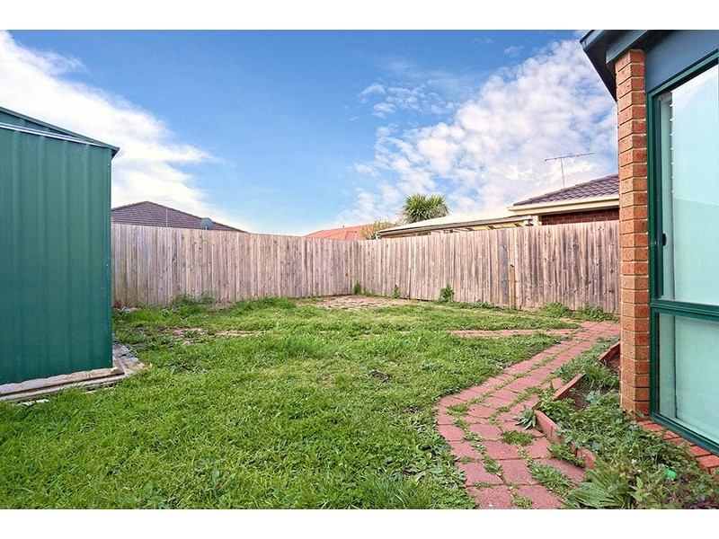 16 Mackellar Drive, Roxburgh Park VIC 3064