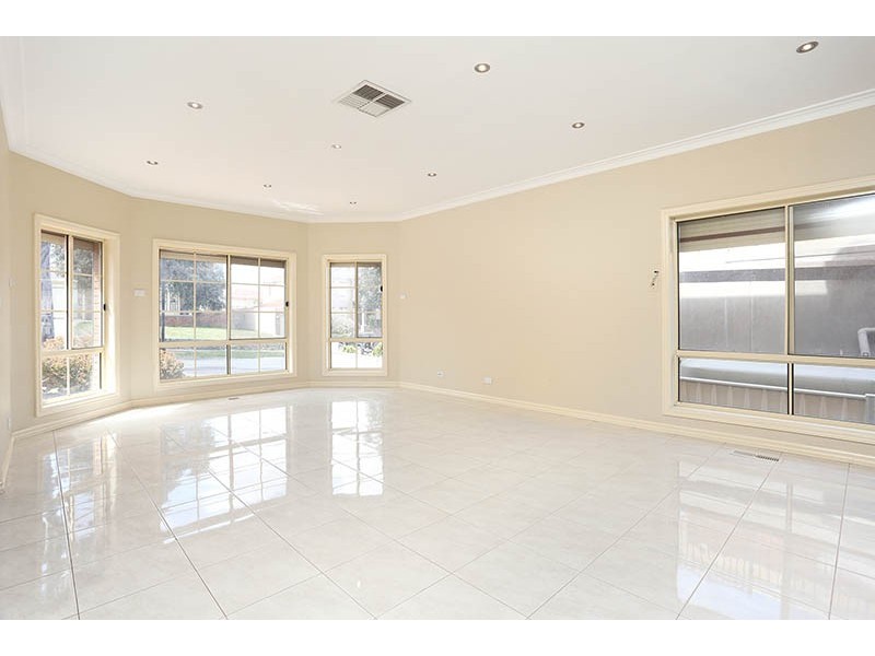 108 Mcpherson Blvd, Roxburgh Park VIC 3064