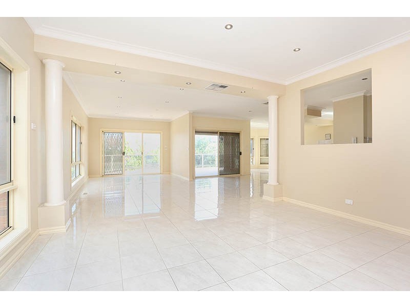 108 Mcpherson Blvd, Roxburgh Park VIC 3064