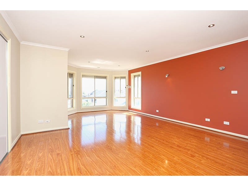 108 Mcpherson Blvd, Roxburgh Park VIC 3064