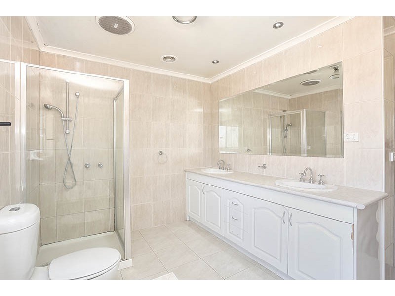 108 Mcpherson Blvd, Roxburgh Park VIC 3064