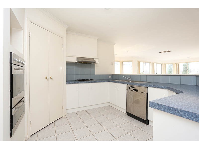 23 Kingsford Way, Roxburgh Park VIC 3064