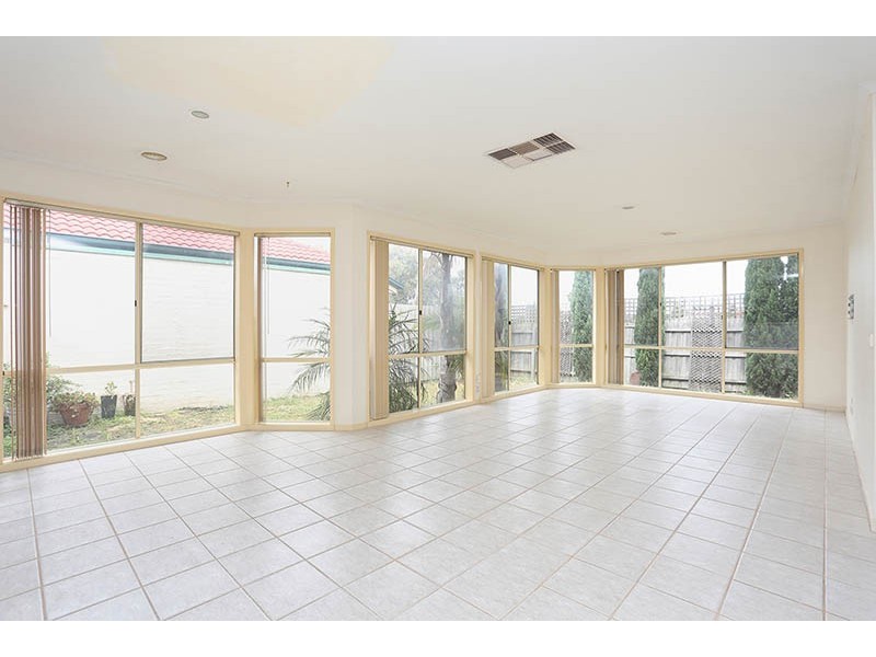 23 Kingsford Way, Roxburgh Park VIC 3064