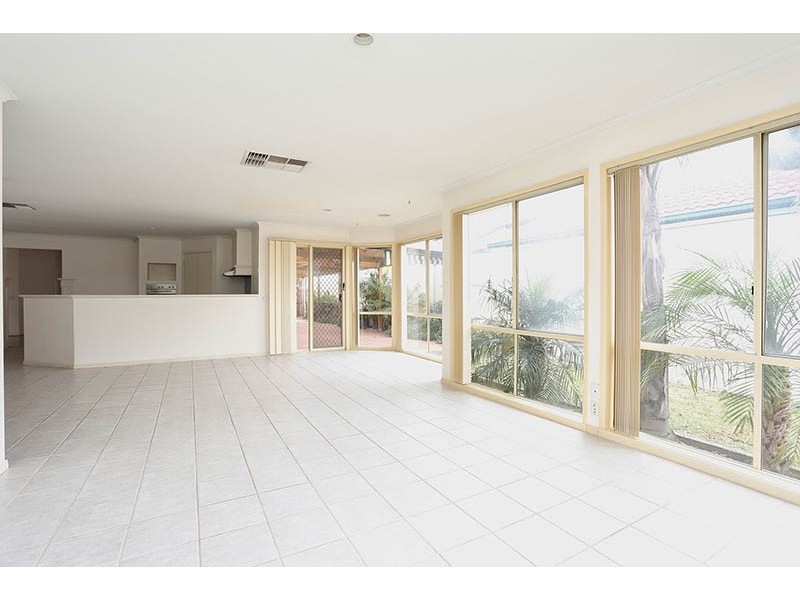 23 Kingsford Way, Roxburgh Park VIC 3064