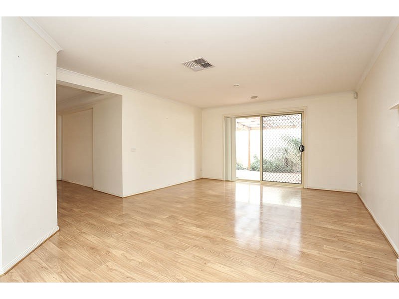 23 Kingsford Way, Roxburgh Park VIC 3064