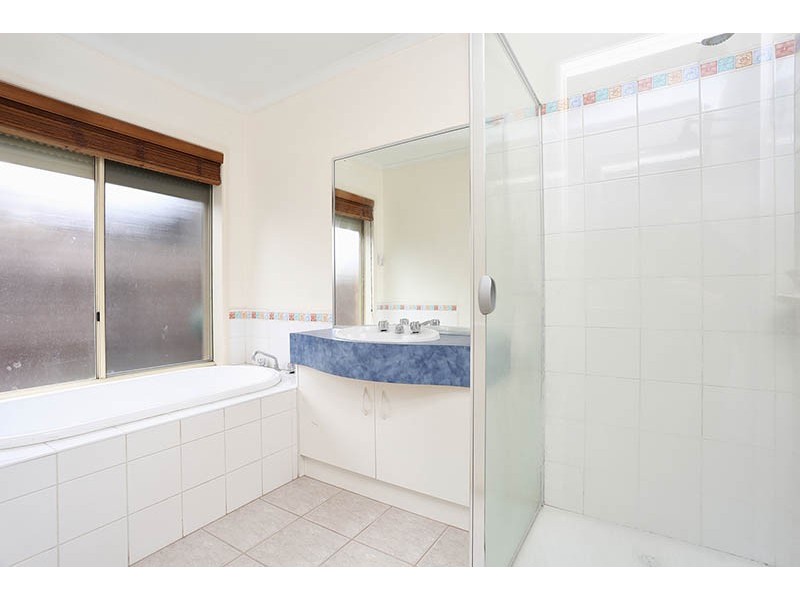 23 Kingsford Way, Roxburgh Park VIC 3064