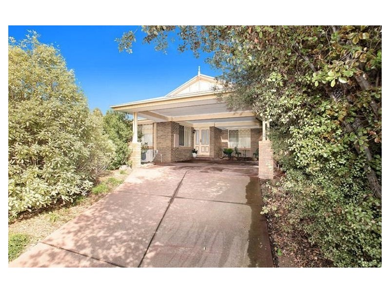 14 Merrigan Crt, Roxburgh Park VIC 3064