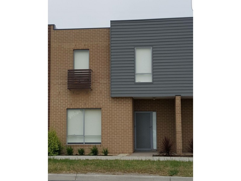 32 Sahi Cres, Roxburgh Park VIC 3064