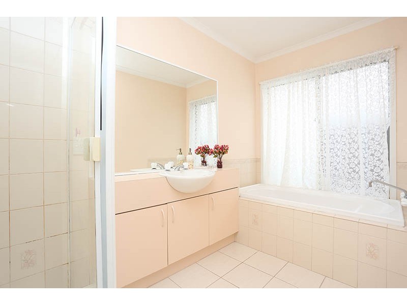 7 Sherwin Place, Roxburgh Park VIC 3064