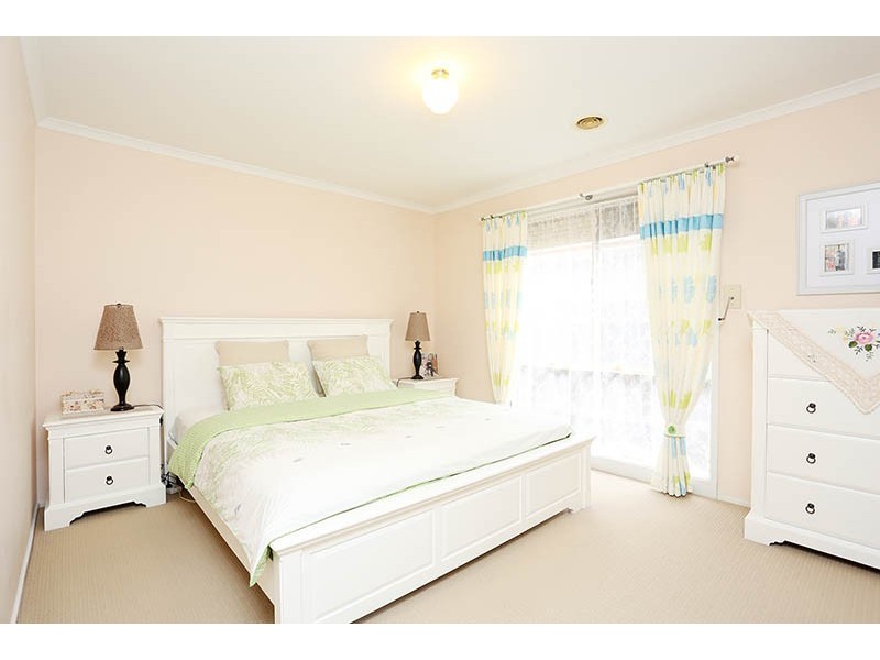 7 Sherwin Place, Roxburgh Park VIC 3064