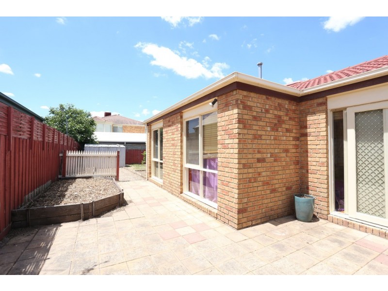 14 Aquila Grove, Roxburgh Park VIC 3064