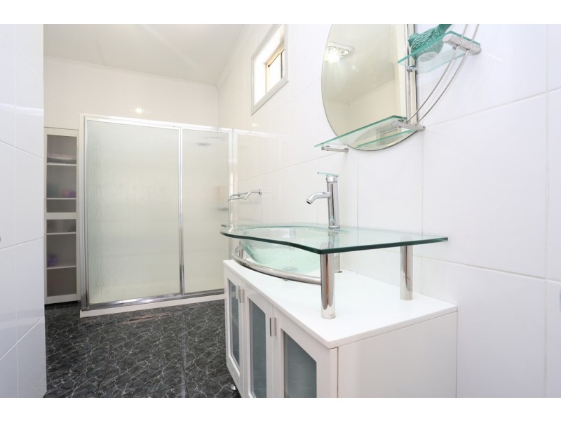 18 Watersedge Way, Roxburgh Park VIC 3064