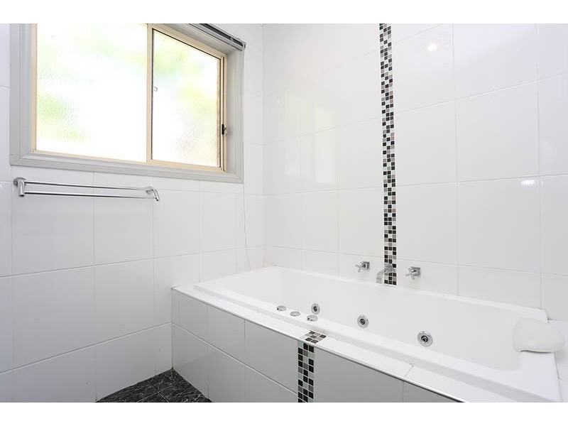 18 Watersedge Way, Roxburgh Park VIC 3064