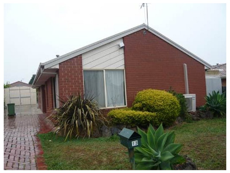 13 Molineux Way, Roxburgh Park VIC 3064