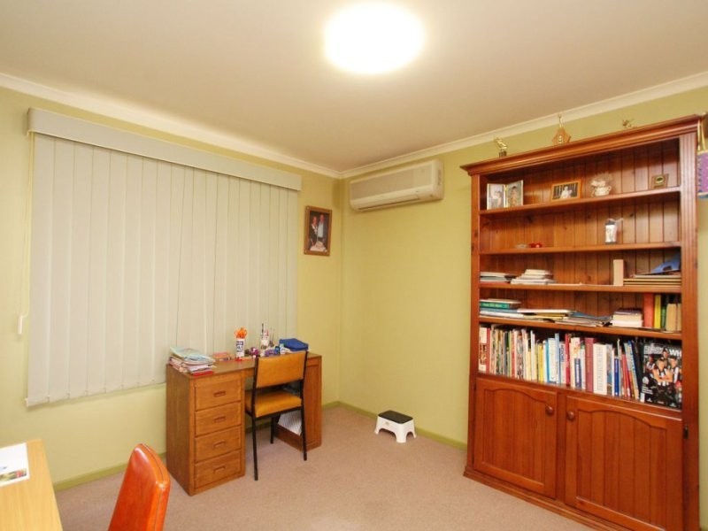 13 Molineux Way, Roxburgh Park VIC 3064