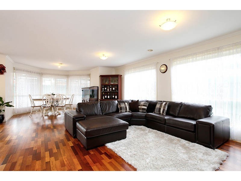 12 Salween Crescent, Roxburgh Park VIC 3064