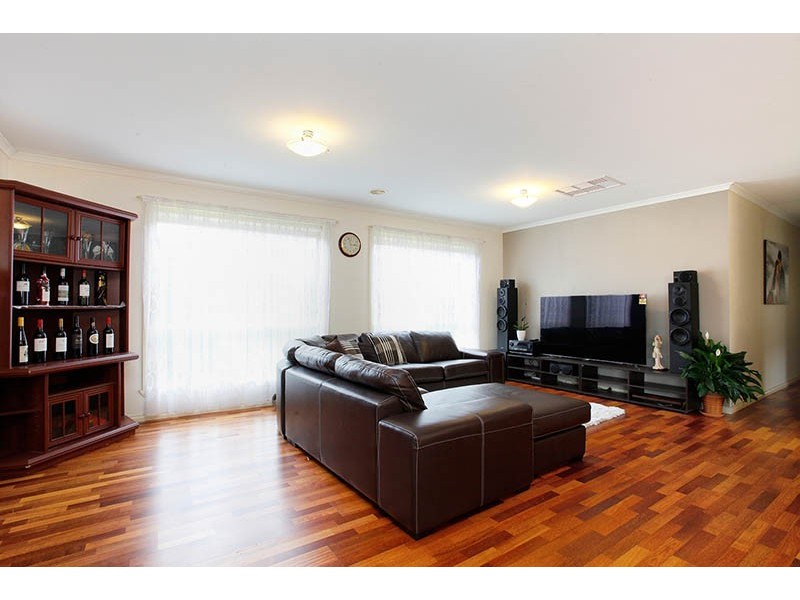 12 Salween Crescent, Roxburgh Park VIC 3064