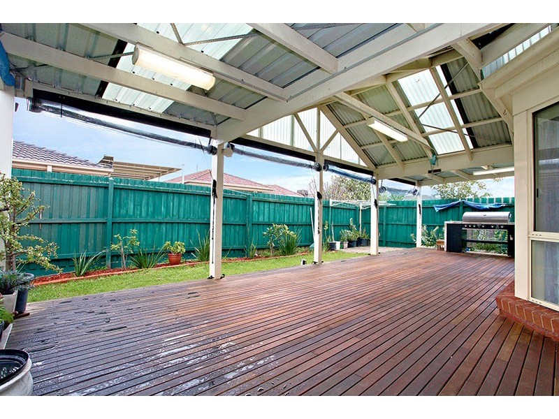 12 Salween Crescent, Roxburgh Park VIC 3064