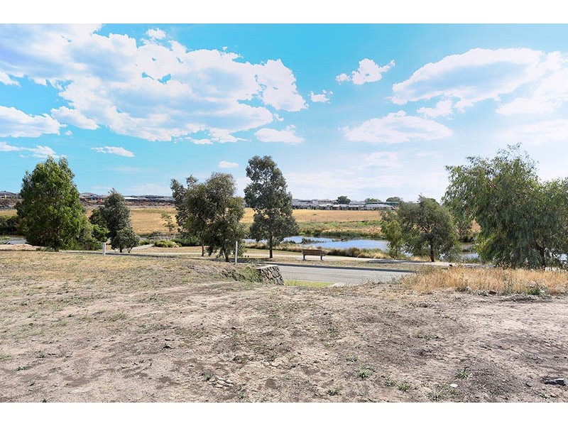 33 Mallard Circuit, Craigieburn VIC 3064