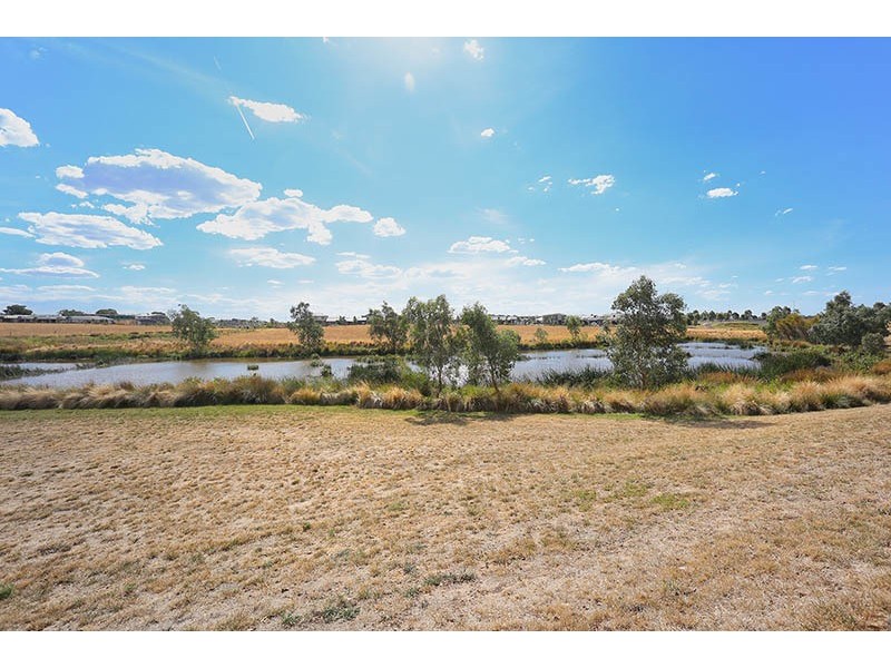 33 Mallard Circuit, Craigieburn VIC 3064