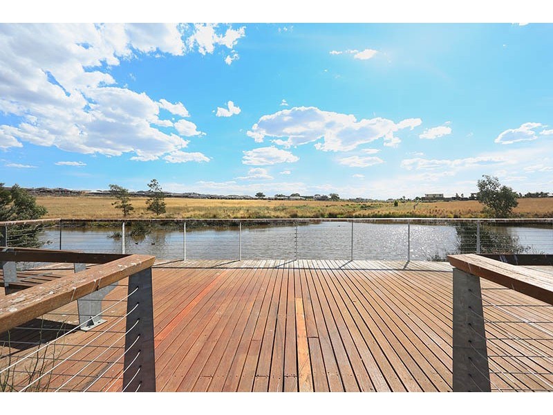 33 Mallard Circuit, Craigieburn VIC 3064