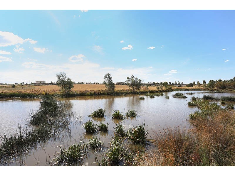 33 Mallard Circuit, Craigieburn VIC 3064