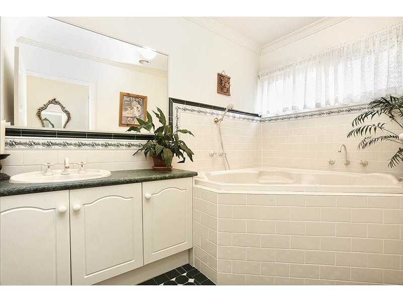 13 Dozey Court, Roxburgh Park VIC 3064