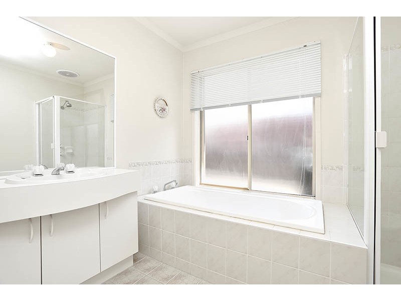 3 Carr Place, Roxburgh Park VIC 3064