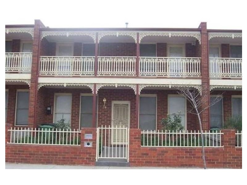 28 Athol Ave, Roxburgh Park VIC 3064